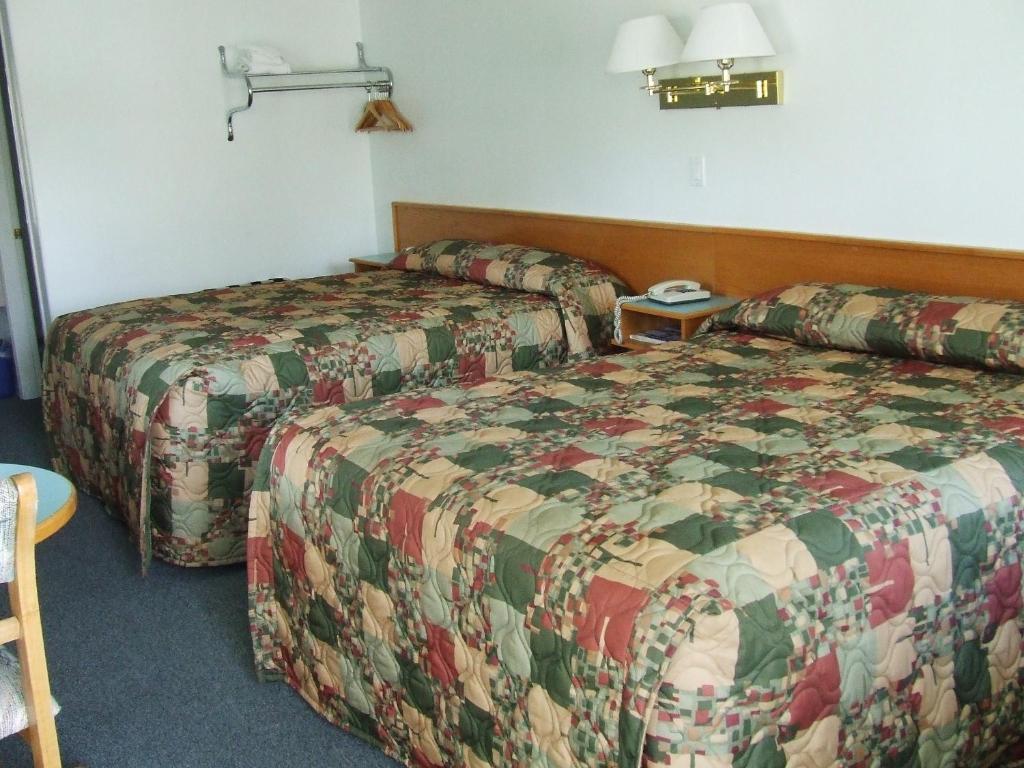 Ponderosa Motor Inn ゴールデン エクステリア 写真